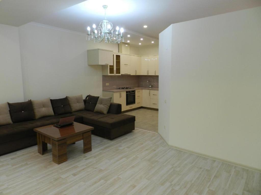 Subtropic Apartments 巴统 外观 照片