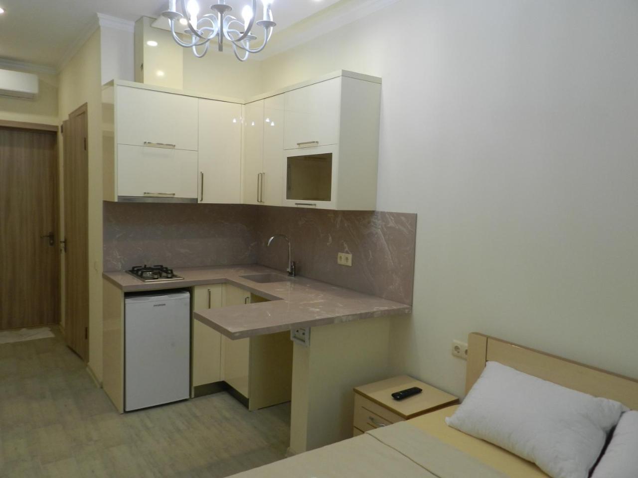 Subtropic Apartments 巴统 外观 照片