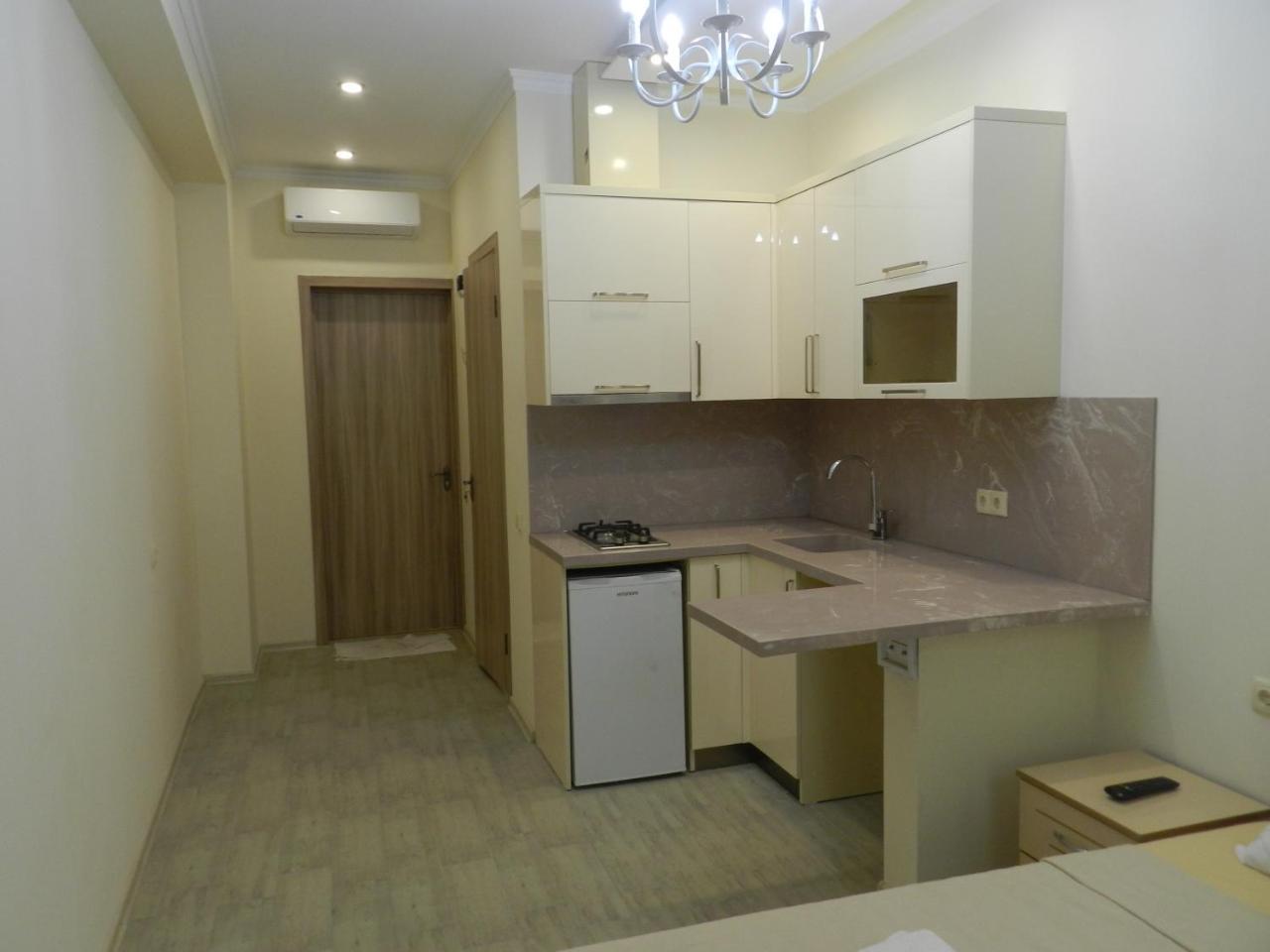 Subtropic Apartments 巴统 外观 照片